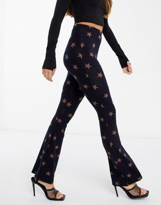 Расклешенные брюки со звездным принтом