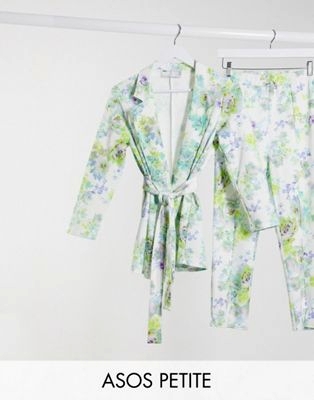 Белый трикотажный костюм с запахом и цветочным принтом Petite