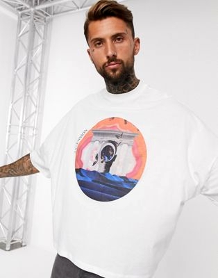 Бежевая футболка в стиле oversized с принтом на спине