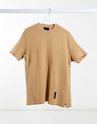 Бежевая футболка в стиле oversized с принтом в виде паука и цветка на спине