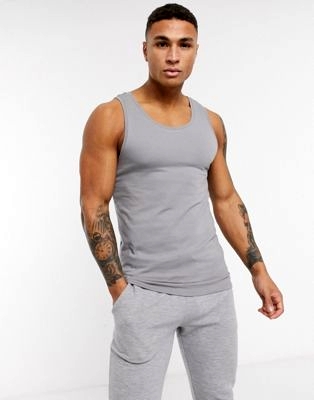 Бежевая oversized-футболка с двойной окантовкой на вырезе