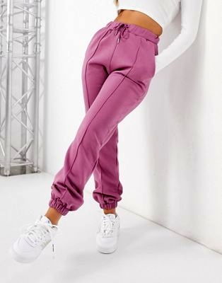 Джоггеры ягодного цвета в стиле oversized с защипами