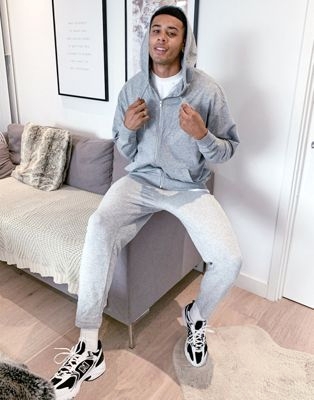 Худи в стиле extreme oversized бежевого цвета с короткой молнией