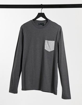 Коричневая oversized-футболка из вискозы с глубоким V-образным вырезом