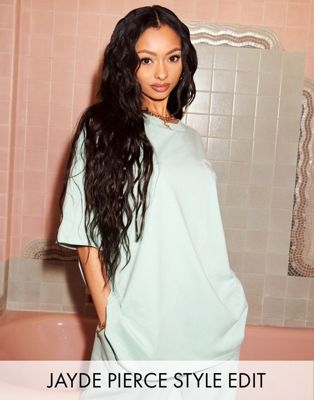 Пастельно-зеленая футболка в стиле oversized с однотонным вышитым логотипом от комплекта Weekend Collective