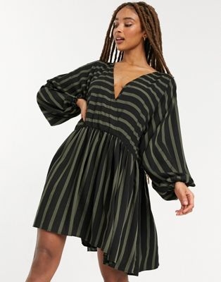 Повседневное платье мини в стиле oversized с присборенной юбкой в черную/зеленую полоску