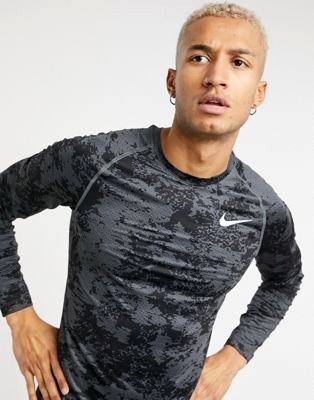 Выбеленная черная oversize-футболка с круглым вырезом